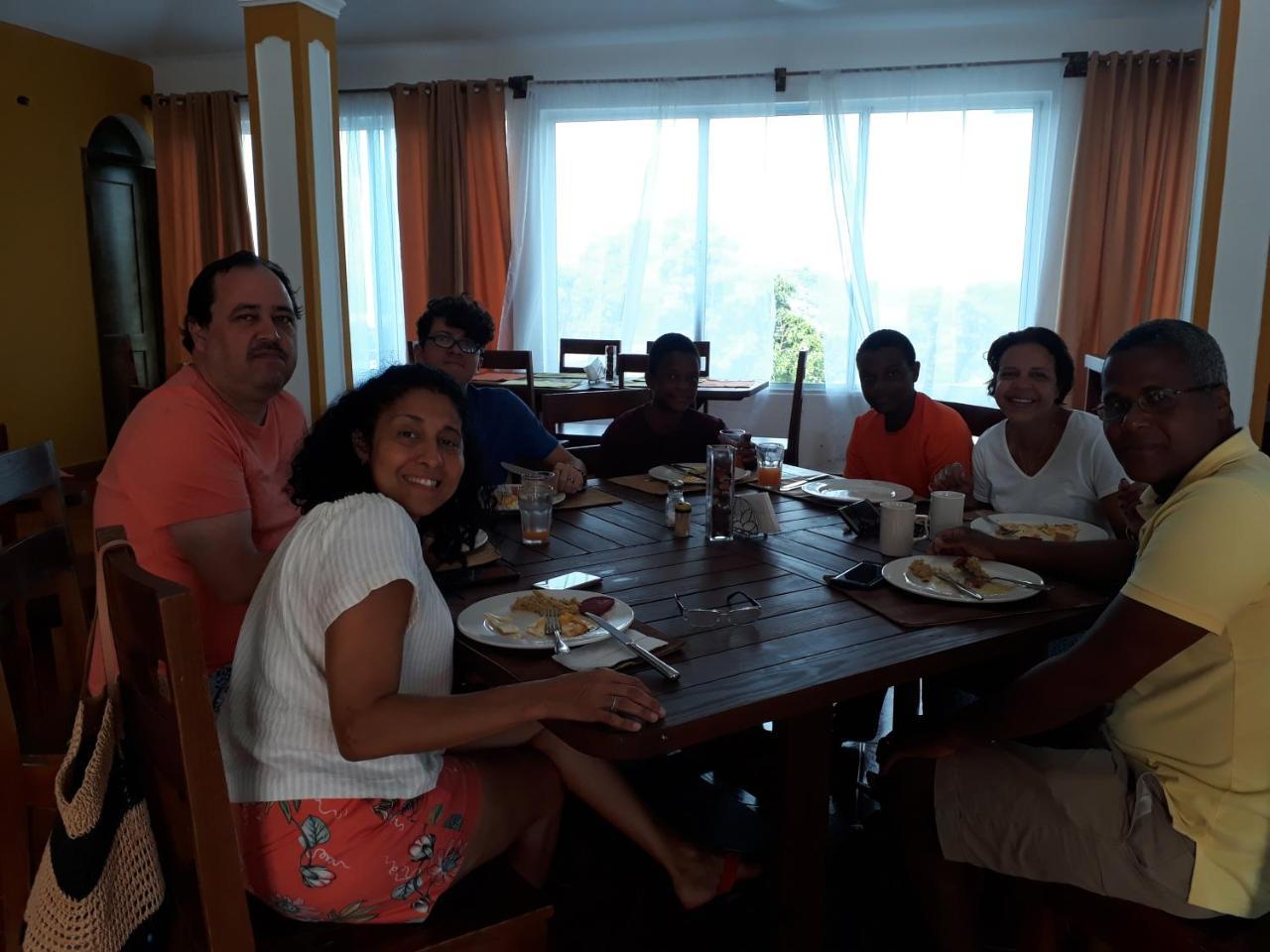 Figaro Hotel Samana Bagian luar foto